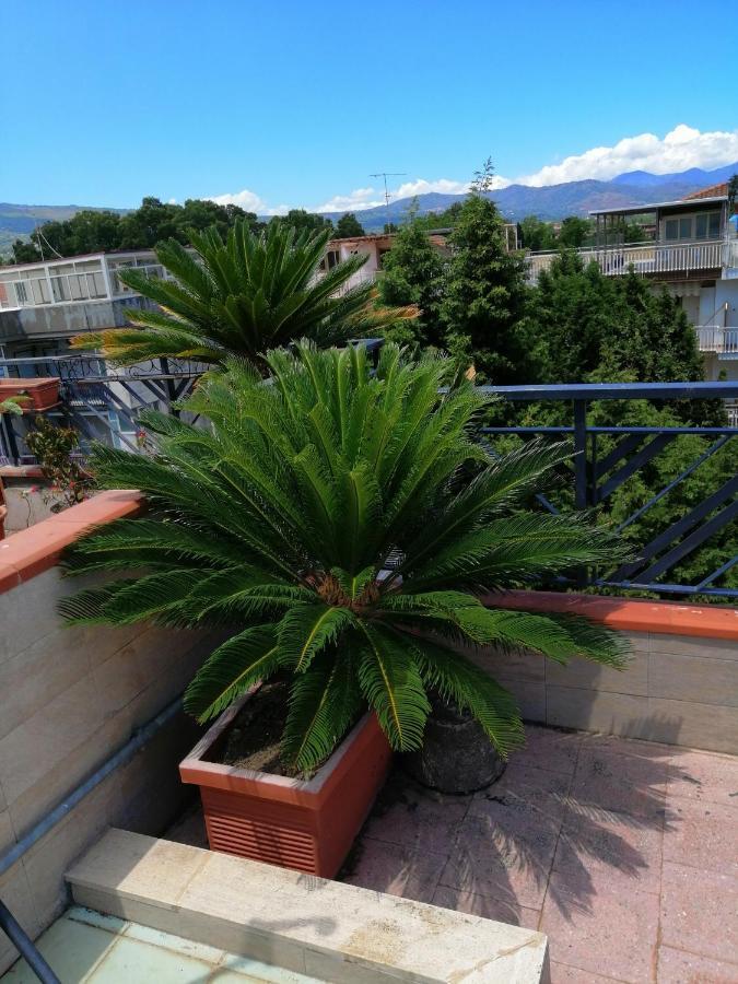 Casa 1 Sole - Mare - Montagna E Terrazza Panoramica Riposto Habitación foto